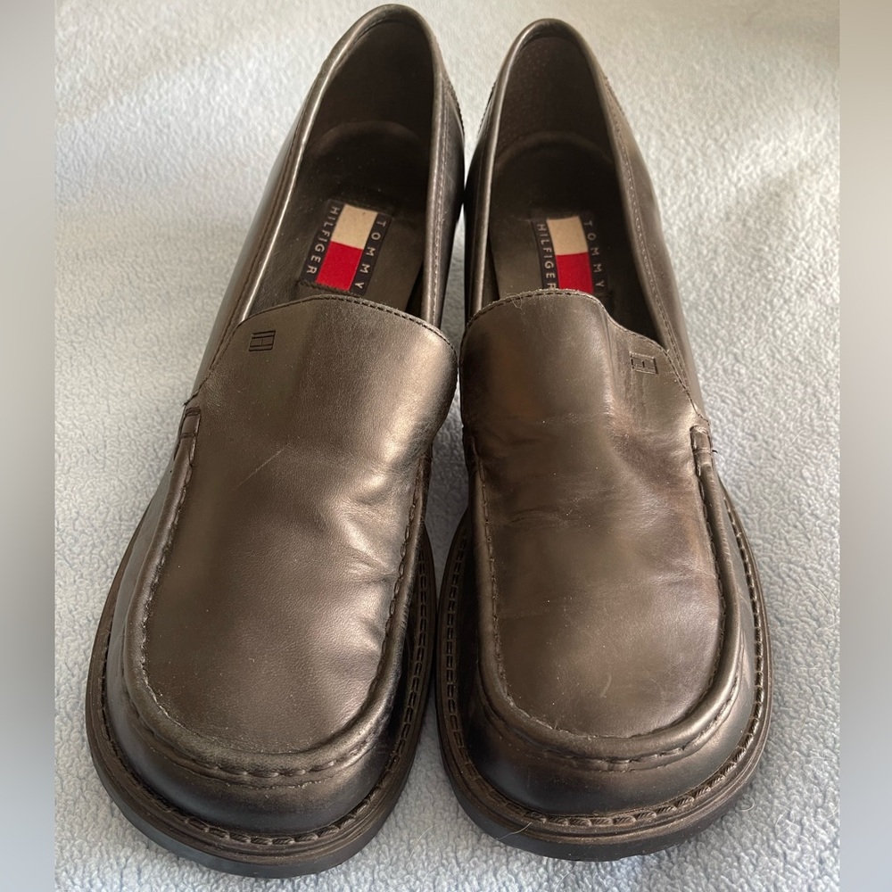 Vintage Tommy Hill figure slip on heel loafers